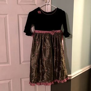 Elegant holiday dress for girls